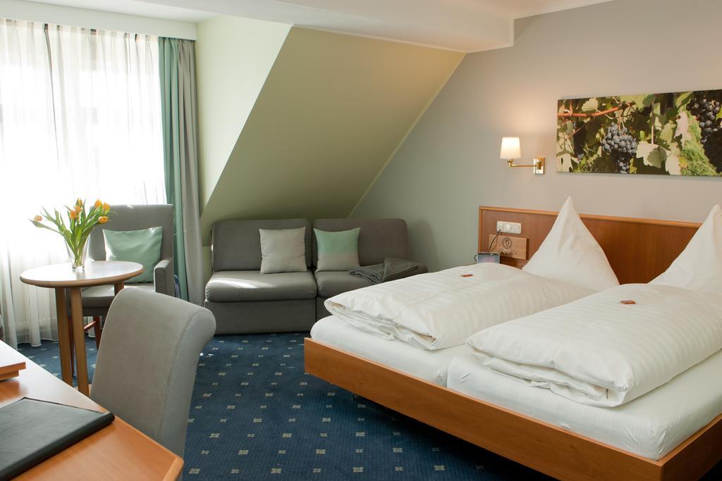 Landhotel Zur Bretzel Бабенхаузен Стая снимка